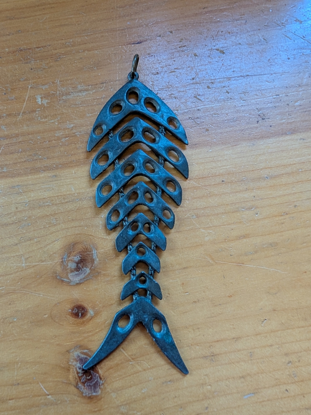 Like New Metal Fishbone Pendant Necklace